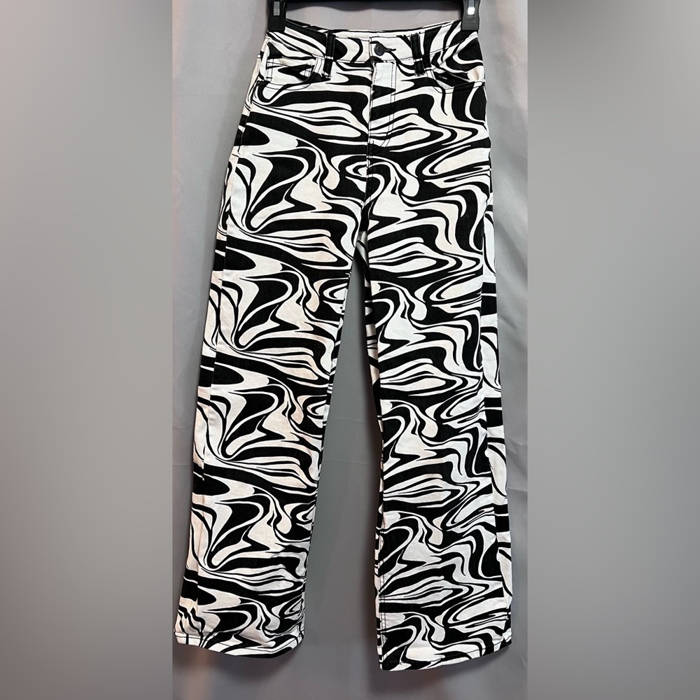 SO Super High Rise Wide Leg Jean/Size 0/24W White/ Black‎